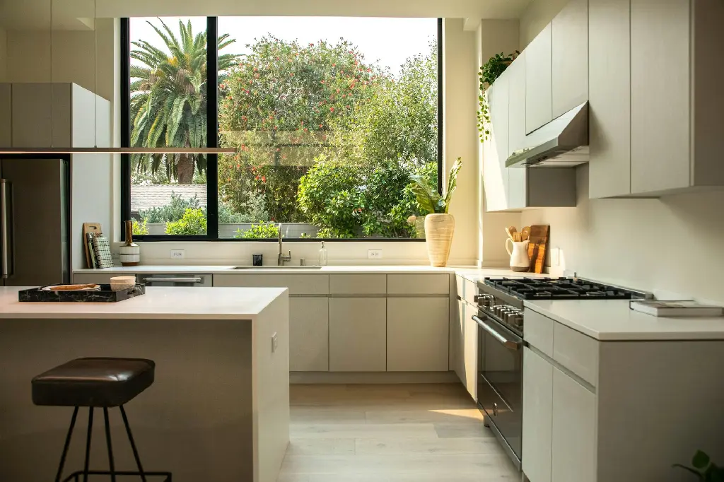unsplash_VgyN_CWXQVM_kitchen.webp