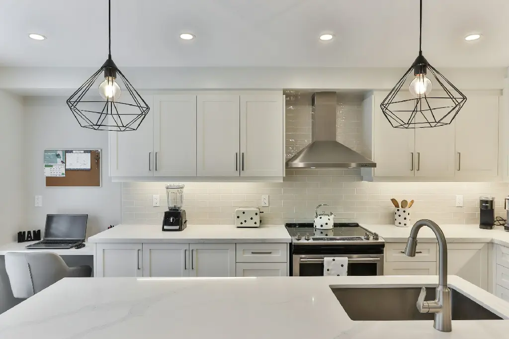 unsplash_KiUg-4xmTwo_kitchen.jpg.jpg.webp