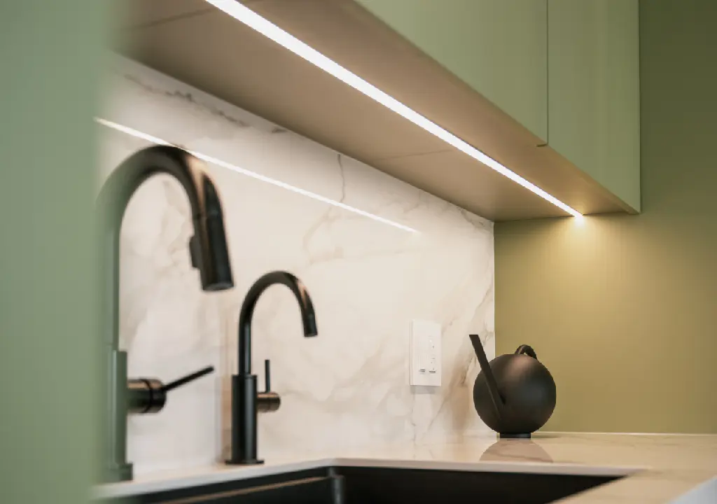 68494e4e5fb37a3ebcef53d8_10 Kitchen Cabinet Lighting Ideas - 2.webp