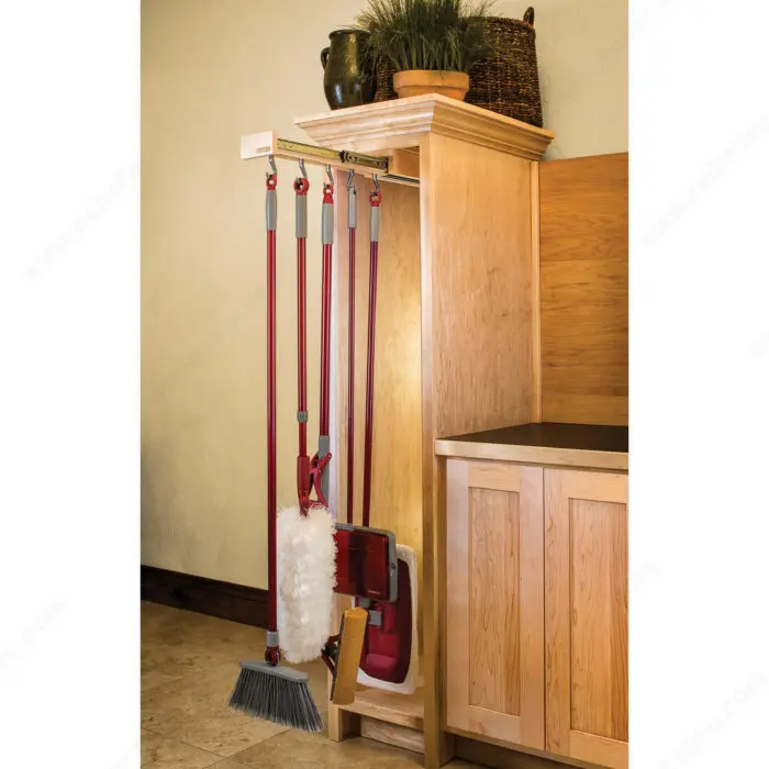 Broom-pull-out_701.webp